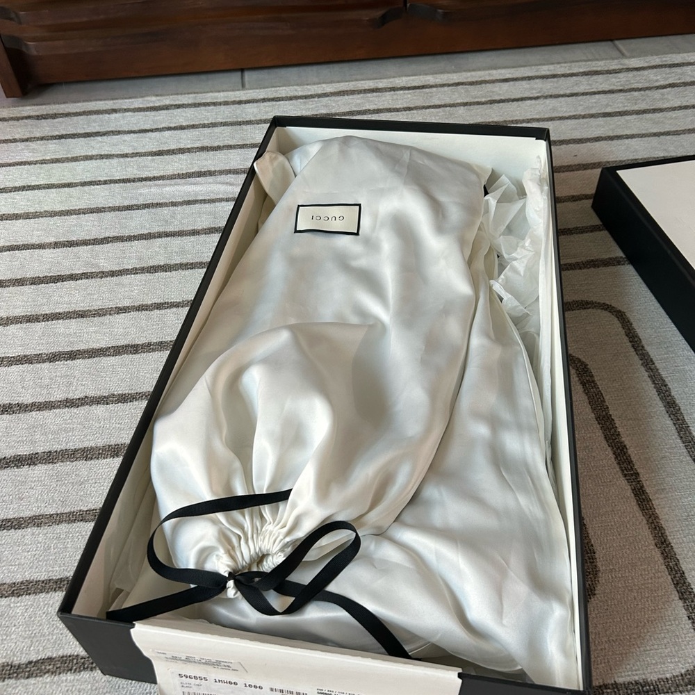 Gucci boots with box, dust bags, shopping bag. - Picture 5 of 8